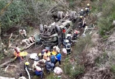 Cuatro soldados mueren al desbarrancar un camión militar en San Martín de los Andes